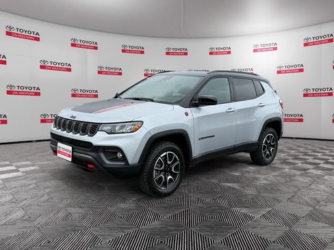 Used 2024 Jeep Compass Trailhawk AWD/4WD image 1