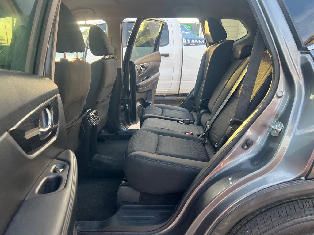 Used 2018 Nissan Rogue SV FWD image 13