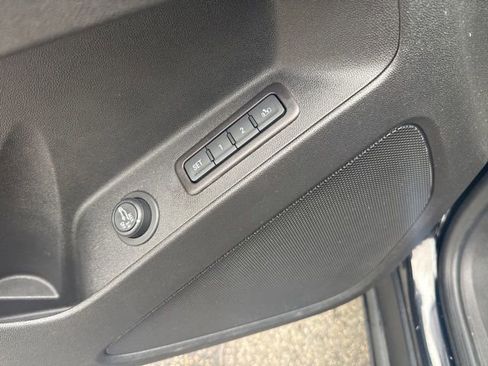 Used 2020 Chevrolet Equinox LT w/ Midnight Edition image 12