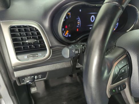 Used 2020 Jeep Grand Cherokee Laredo image 21