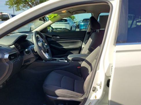 Used 2024 Nissan Altima 2.5 SV image 18