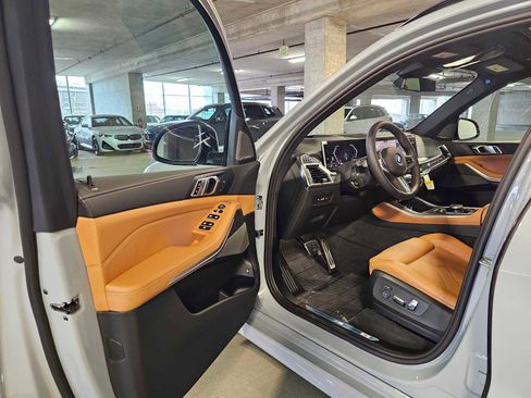 New 2026 BMW X5 xDrive50e w/ M Sport Package image 32