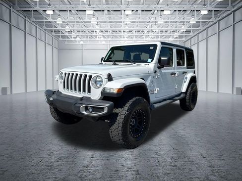 Used 2018 Jeep Wrangler Unlimited Sahara image 3
