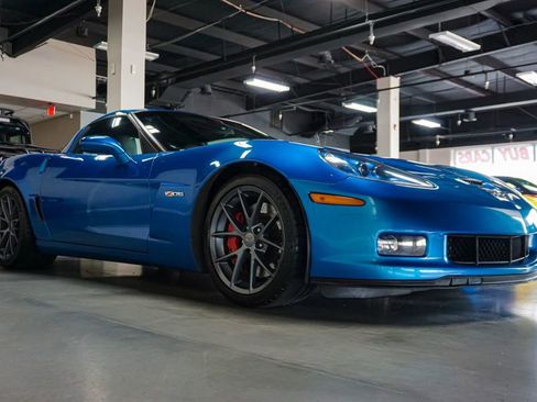 Used 2010 Chevrolet Corvette Z06 w/ Preferred Equipment Group RWD image 2