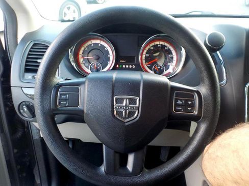 Used 2016 Dodge Grand Caravan SXT image 10