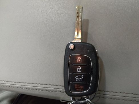 Used 2020 Hyundai Tucson SE image 32