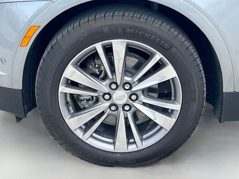 Used 2025 Cadillac XT5 Premium Luxury w/ Technology Package AWD/4WD image 33