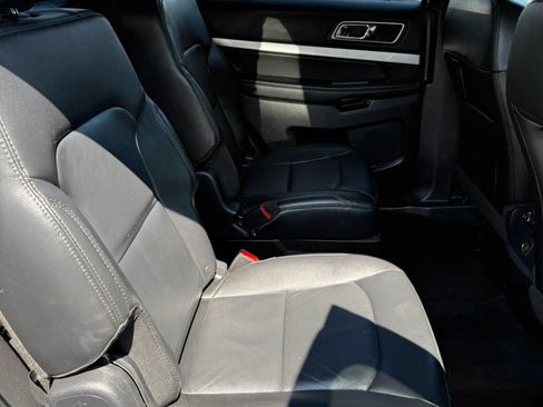 Used 2016 Ford Explorer XLT w/ Equipment Group 202A AWD/4WD image 16
