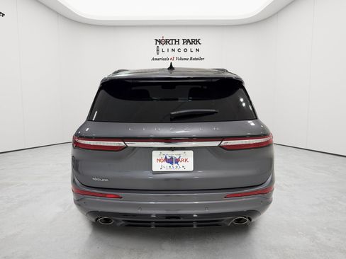 Used 2023 Lincoln Corsair Reserve w/ Jet Appearance Package FWD image 4