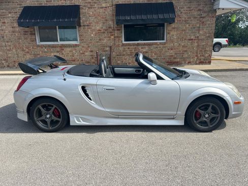 Used 2003 Toyota MR2 RWD image 2