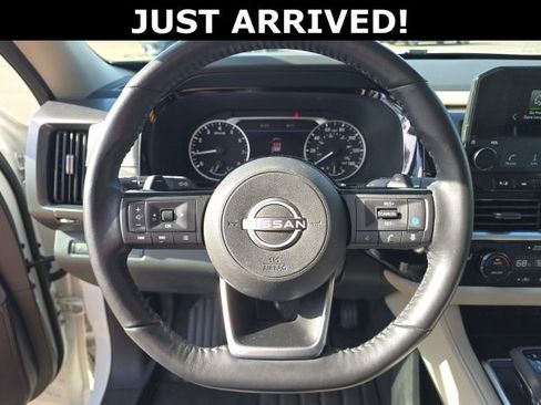 Used 2023 Nissan Pathfinder SL AWD/4WD image 14