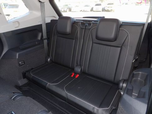 Used 2022 Volkswagen Tiguan SE image 5