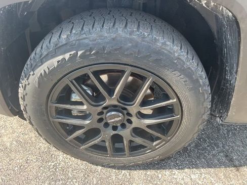 Used 2021 Jeep Renegade Latitude w/ Sun & Sound Group FWD image 20