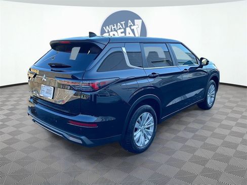 New 2026 Mitsubishi Outlander ES image 7