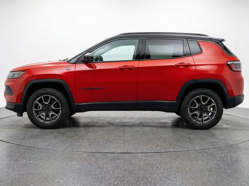 Used 2025 Jeep Compass Trailhawk AWD/4WD image 5
