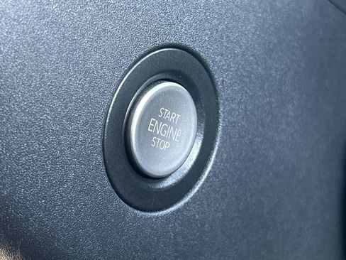 Used 2025 Volkswagen ID. Buzz Pro S RWD image 17