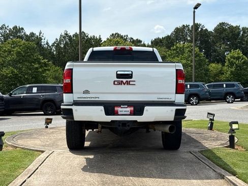 Used 2017 GMC Sierra 2500 Denali w/ Duramax Plus Package AWD/4WD image 6