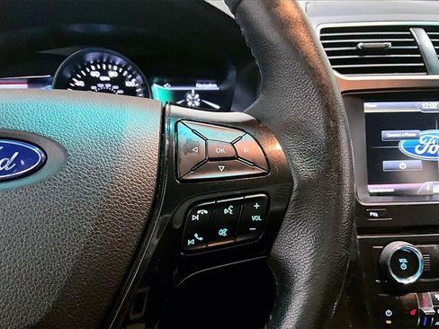 Used 2016 Ford Explorer XLT w/ Equipment Group 202A image 12