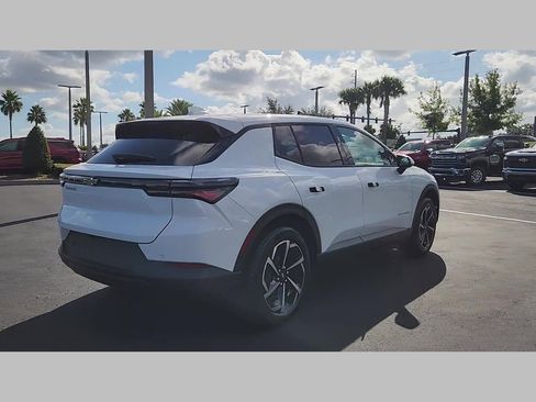 New 2026 Chevrolet Equinox EV LT image 21