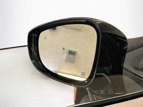 Used 2024 Chrysler Pacifica Touring-L FWD image 16