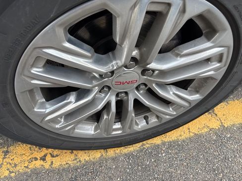 Used 2021 GMC Yukon XL SLT image 10