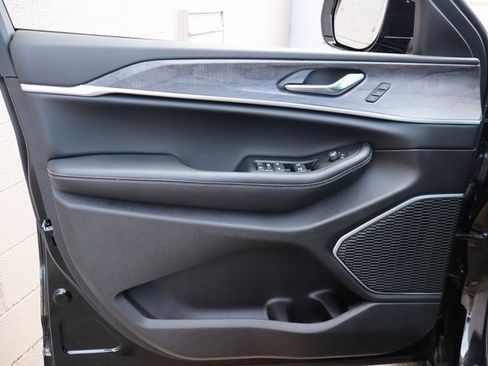 New 2025 Jeep Grand Cherokee Limited 4xe image 6