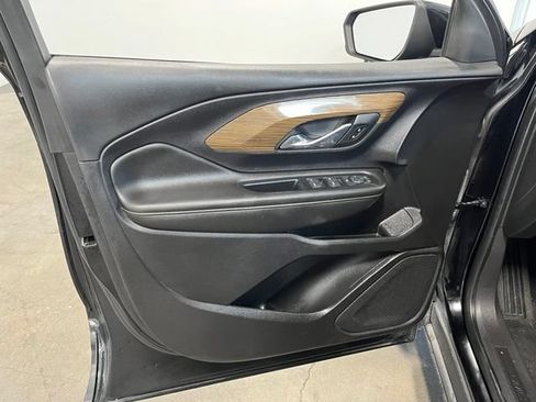 Used 2020 GMC Terrain SLE FWD image 25