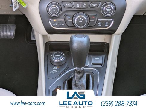 Used 2019 Jeep Cherokee Latitude w/ Popular Appearance Group image 15