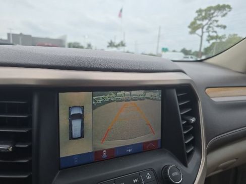 Used 2017 GMC Acadia Denali w/ Technology Package FWD image 11