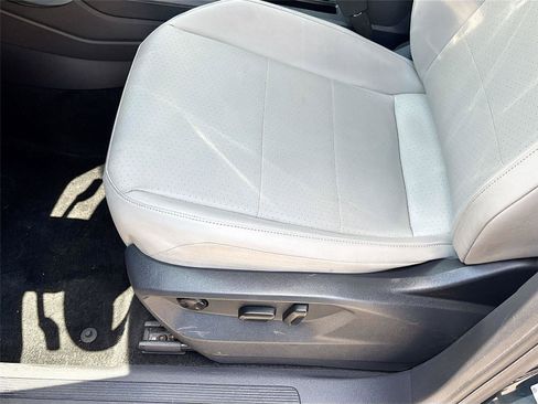 Used 2019 Volkswagen Tiguan SEL w/ 3rd Row Seat Package AWD/4WD image 19