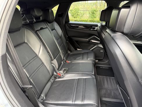 Used 2019 Porsche Cayenne S w/ Premium Package AWD/4WD image 31