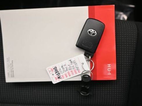 Used 2016 Toyota RAV4 XLE AWD/4WD image 10