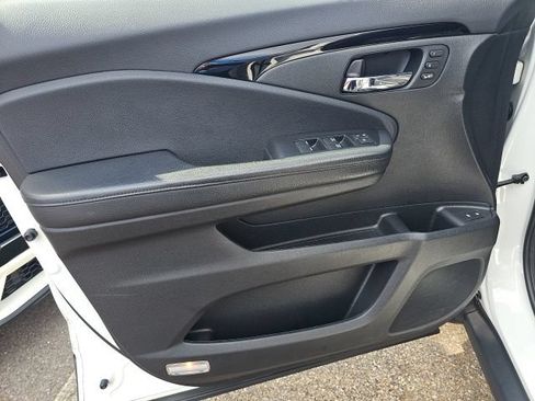 Used 2021 Honda Pilot Touring image 17