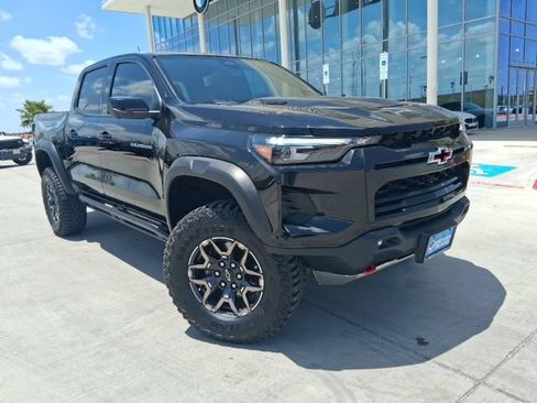 Used 2025 Chevrolet Colorado ZR2 w/ Technology Package AWD/4WD image 1