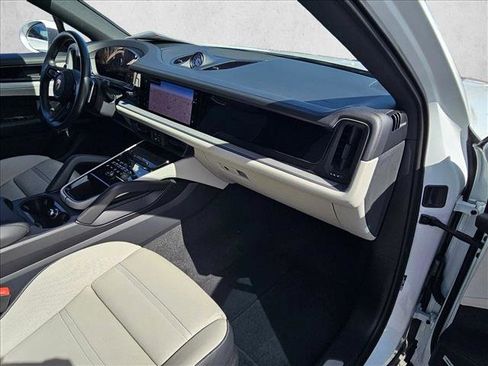 Used 2024 Porsche Cayenne Coupe image 22
