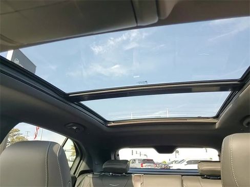 Certified 2023 Cadillac XT4 Premium Luxury image 18