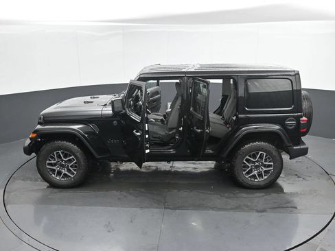 Used 2025 Jeep Wrangler Unlimited Sahara AWD/4WD image 50