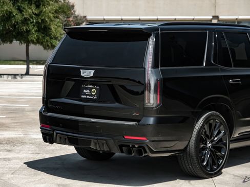 Used 2026 Cadillac Escalade V w/ LPO, ONYX Package AWD/4WD image 19