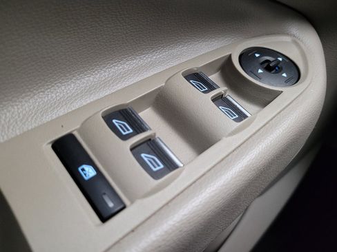 Used 2018 Ford Escape Titanium w/ Ford Safe & Smart Package image 27