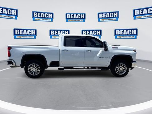 Used 2025 Chevrolet Silverado 2500 LTZ w/ LTZ Convenience Package AWD/4WD image 10