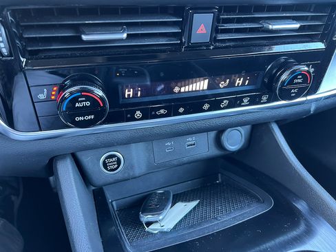 Used 2023 Nissan Rogue SV w/ SV Premium Package image 23