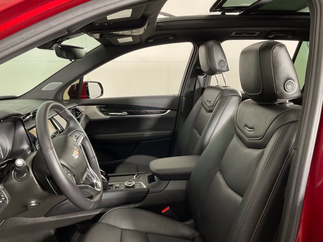 Used 2025 Cadillac XT6 Premium Luxury w/ Technology Package AWD/4WD image 26