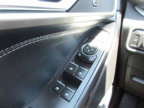 Used 2020 Ford Explorer XLT w/ Equipment Group 202A AWD/4WD image 28