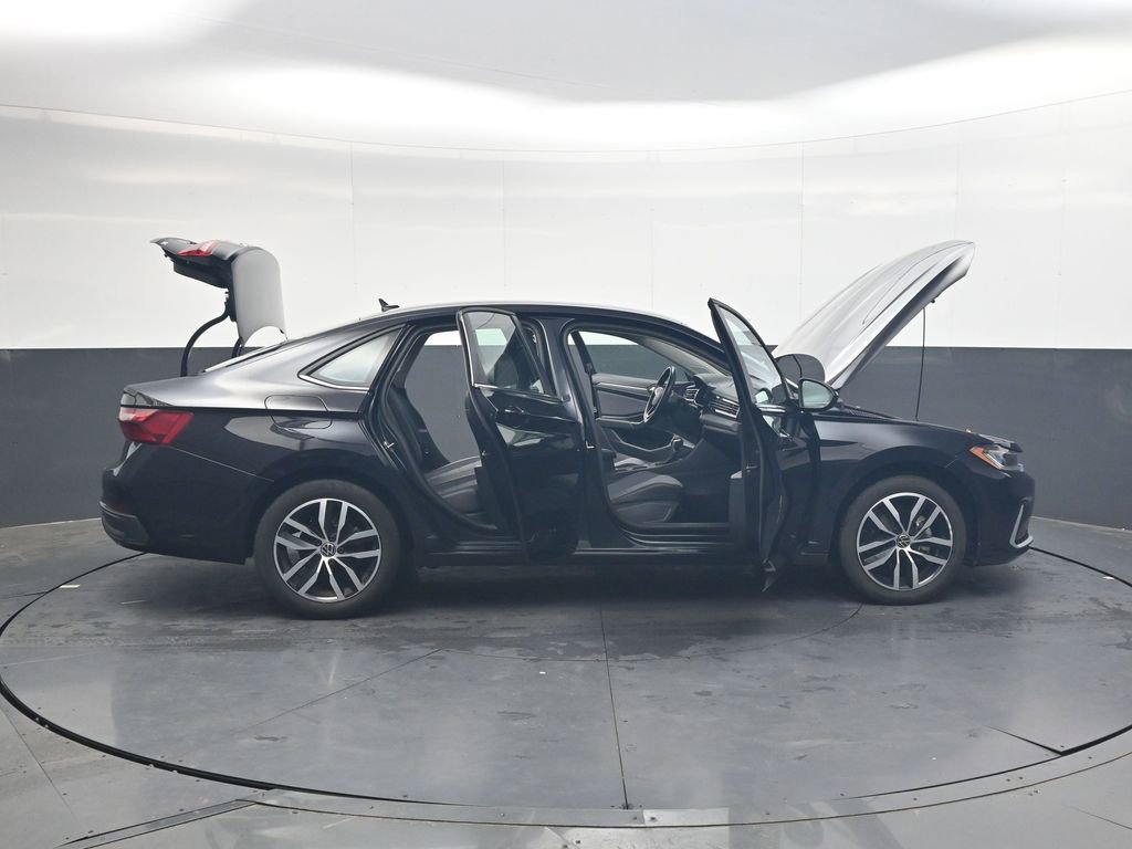 Used 2025 Volkswagen Jetta SE FWD image 41
