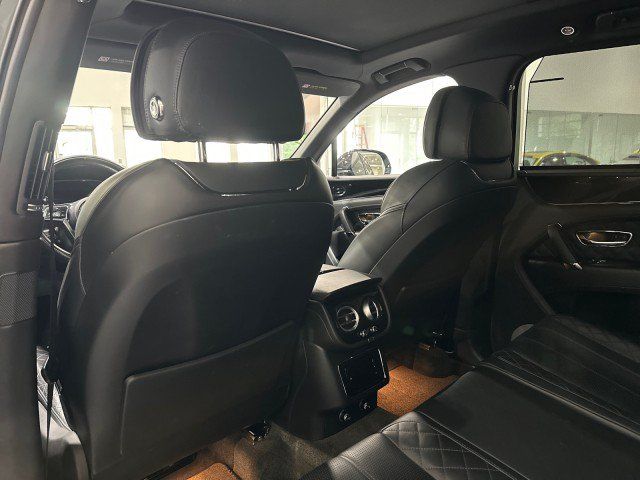 Used 2017 Bentley Bentayga AWD/4WD image 48