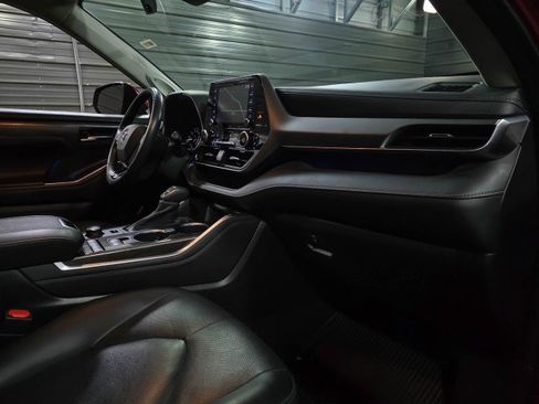 Used 2020 Toyota Highlander Limited image 12