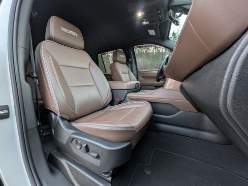 Used 2022 Chevrolet Tahoe High Country image 24