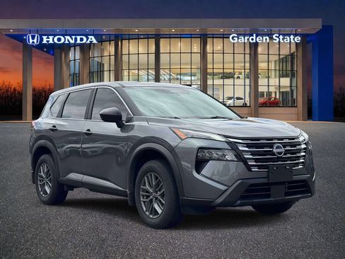 Used 2025 Nissan Rogue S AWD/4WD image 2