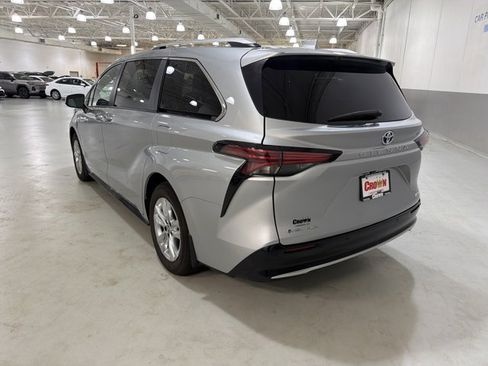 Used 2025 Toyota Sienna Limited AWD/4WD image 6