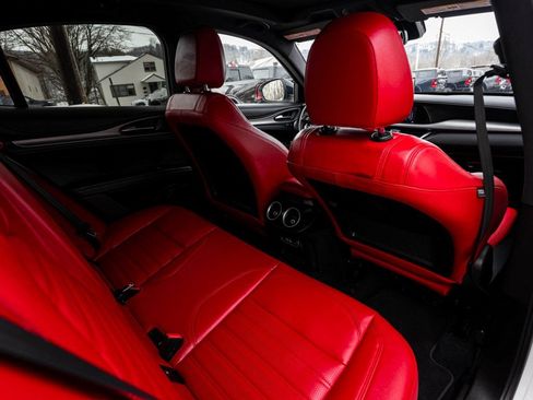 Used 2024 Alfa Romeo Stelvio Veloce image 28
